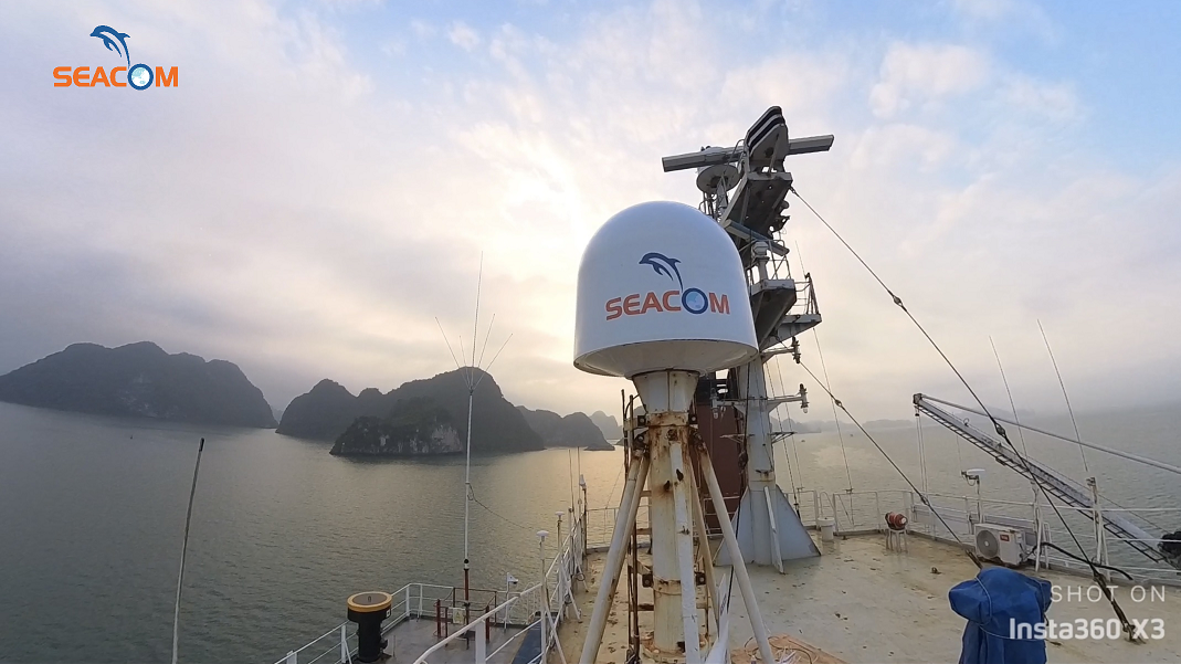 Thiết bị truyền dẫn tín hiệu qua vệ tinh