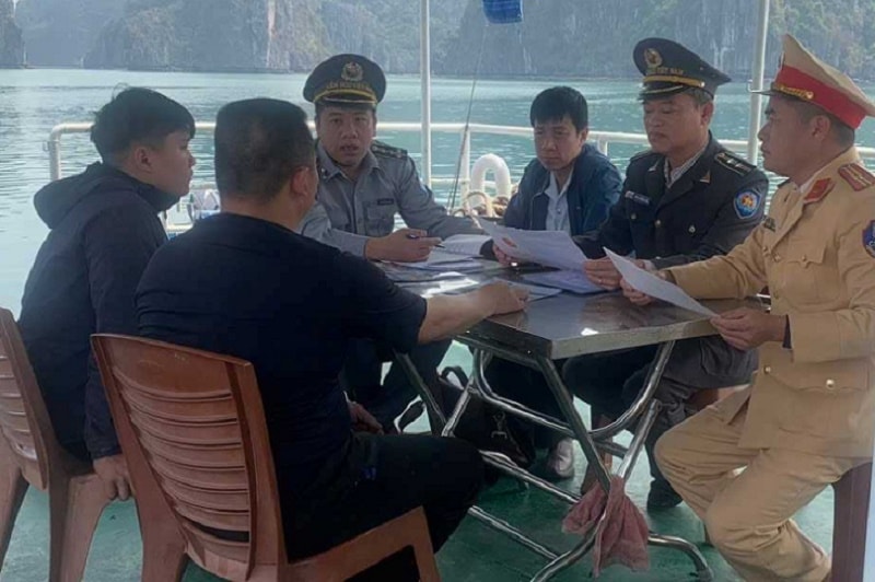 Đoàn công tác Sở NN&MT làm việc với các chủ tàu cá vi phạm khai thác thuỷ sản bền vững 