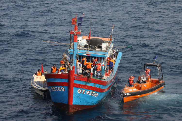 Kiểm tra việc lắp đặt thiết bị VMS tàu cá