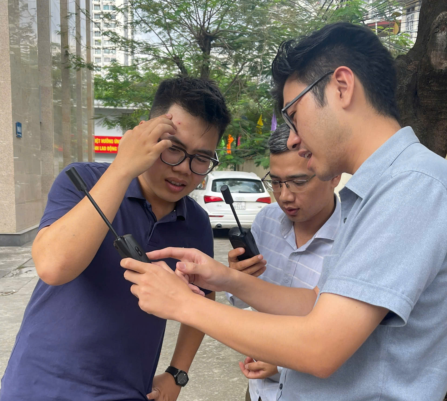 Test cuộc gọi giữa hai Điện thoại vệ tinh với nhau: Nghe và nhận cuộc gọi nhanh chóng, tín hiệu ổn định