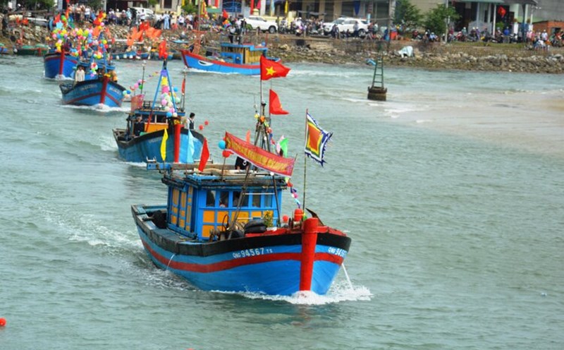 Tàu cá ngư dân Quảng Ngãi vươn khơi khai thác hải sản. Ảnh: Viên Nguyễn