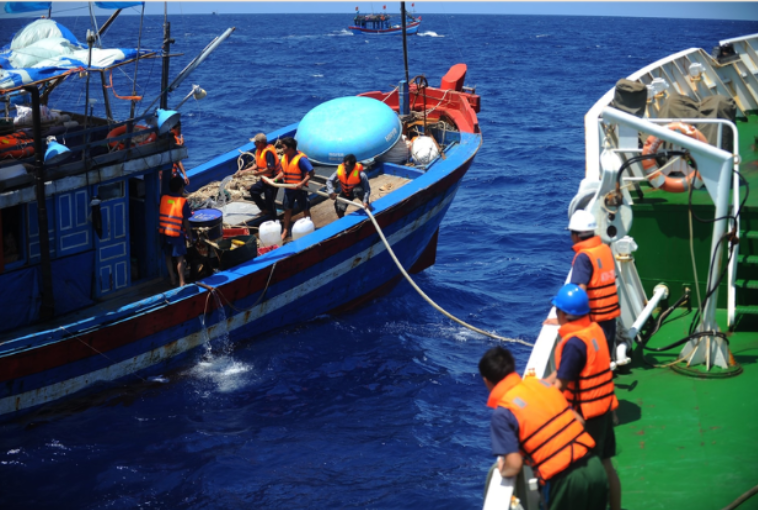 Cứu nạn 1 thuyền gặp sự cố trên biển