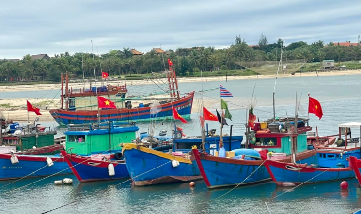 Tàu cá “nằm bờ” tại Quảng Bình (nay là Quảng Trị)