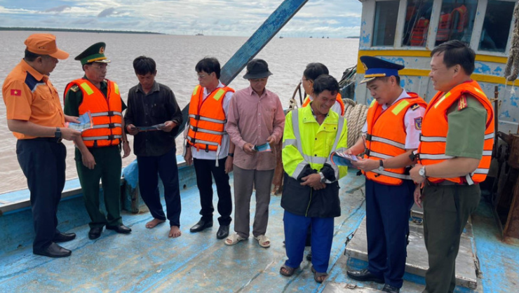 Tỉnh Vĩnh Long tập trung tuyên truyền quản lý đội tàu bằng VMS. (Ảnh: HOÀNG TRUNG)