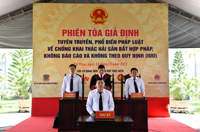 Phiên toà giả định do Bộ tư lệnh Cảnh sát biển 4 thực hiện cho ngư dân