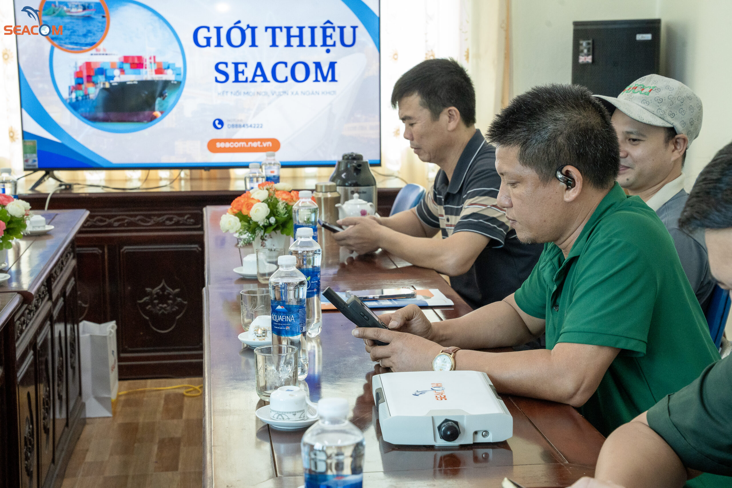 Hai thiết bị được giới thiệu: Iridium 9555 và Seacom S