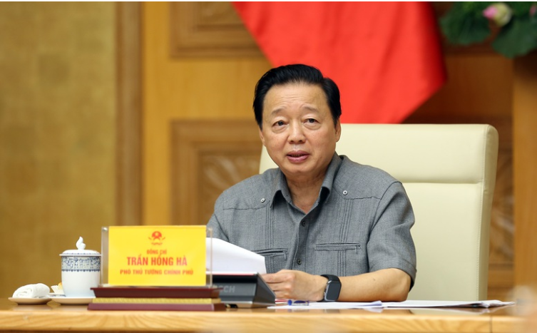 Phó Thủ tướng yêu cầu nâng mức xử phạt lên mức cao nhất, bổ sung biện pháp xử lý nghiêm khắc đối với tàu vi phạm chủ quyền, cố tình tái phạm - Ảnh: VGP/Minh Khôi